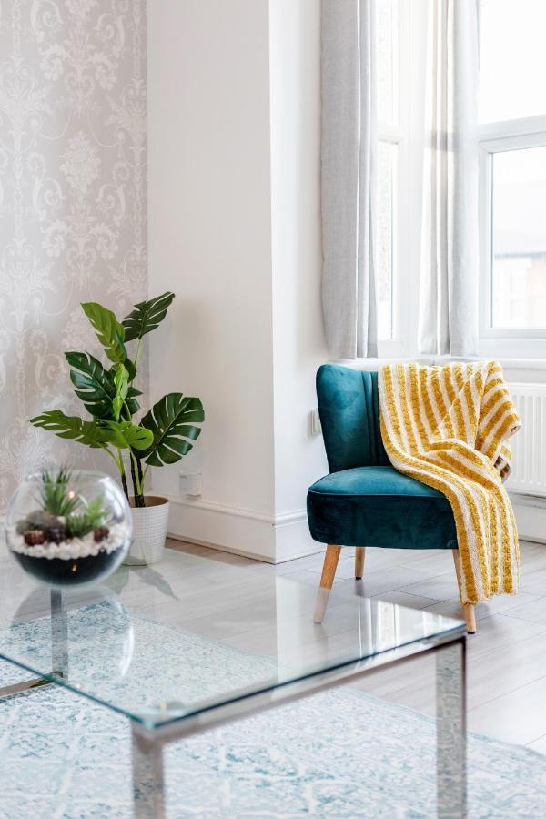 Business & Leisure 2 Bedroom & Parking By Damask Homes Илфорд Экстерьер фото
