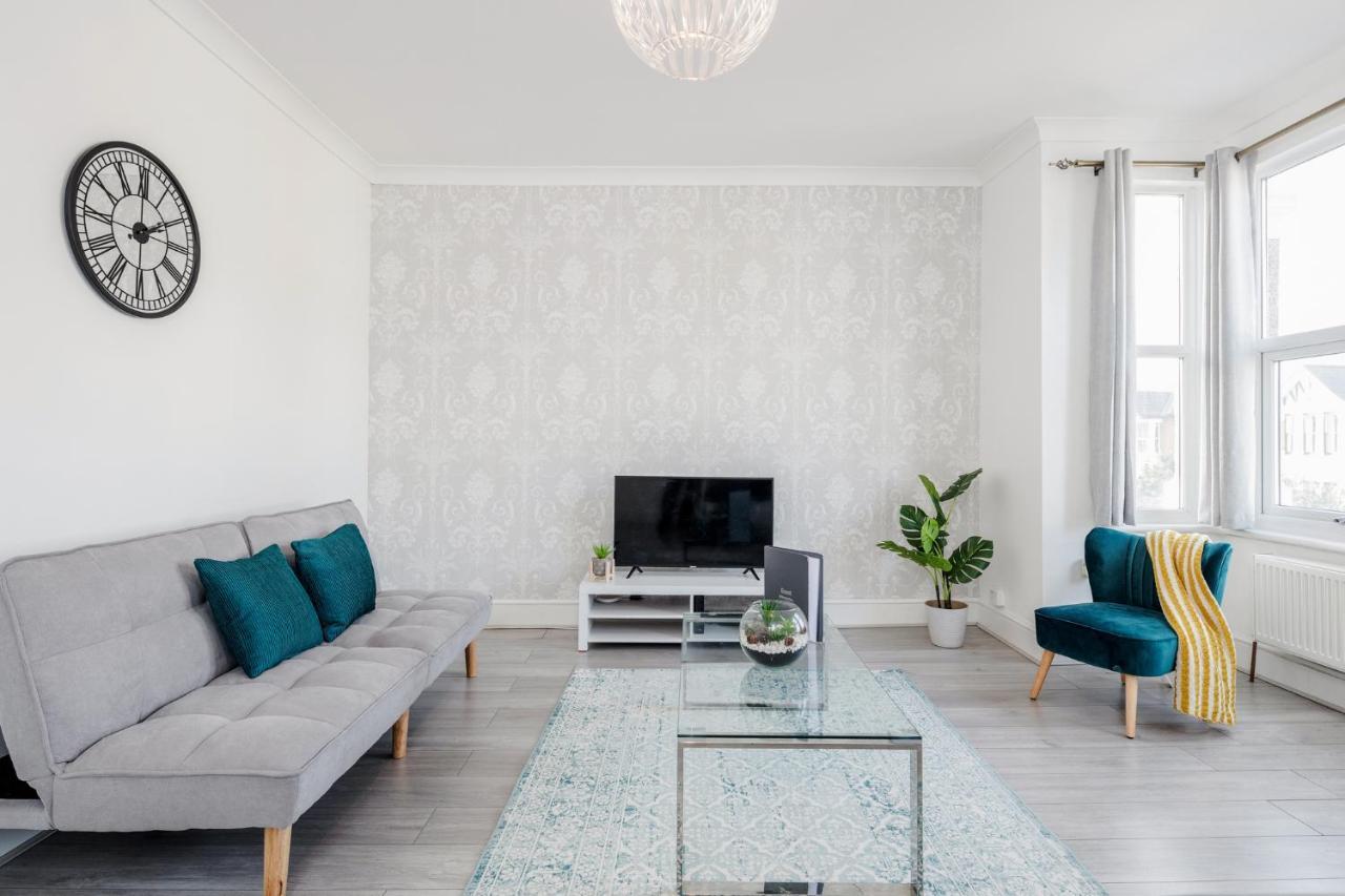 Business & Leisure 2 Bedroom & Parking By Damask Homes Илфорд Экстерьер фото