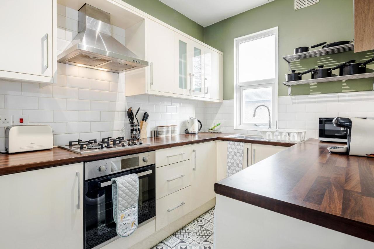 Business & Leisure 2 Bedroom & Parking By Damask Homes Илфорд Экстерьер фото